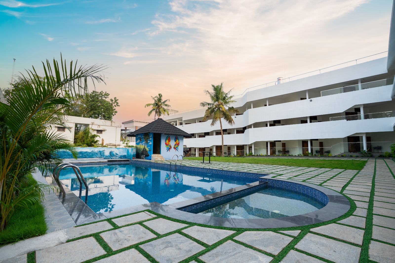 hotels in Varkala with pool